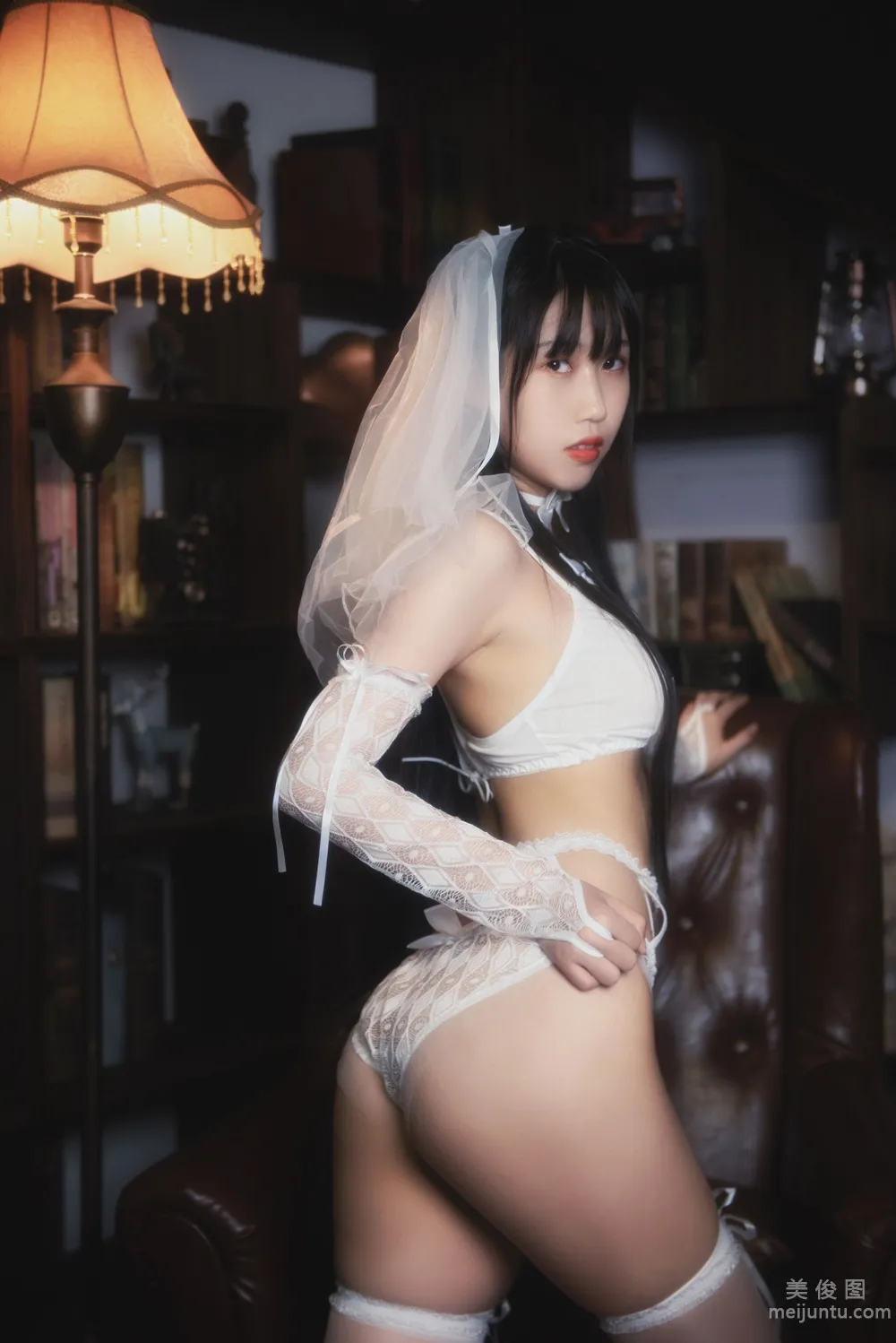 [网红COSER写真] 不呆猫 - 白色情趣婚纱 套图11