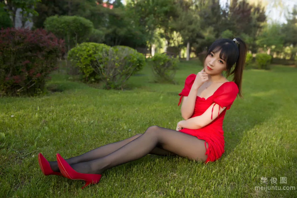 [Internet Celebrity COSER Photo] Douyu Streamer Xiaonv Wulu Na - Outdoor Little Red Dress Set photo 31
