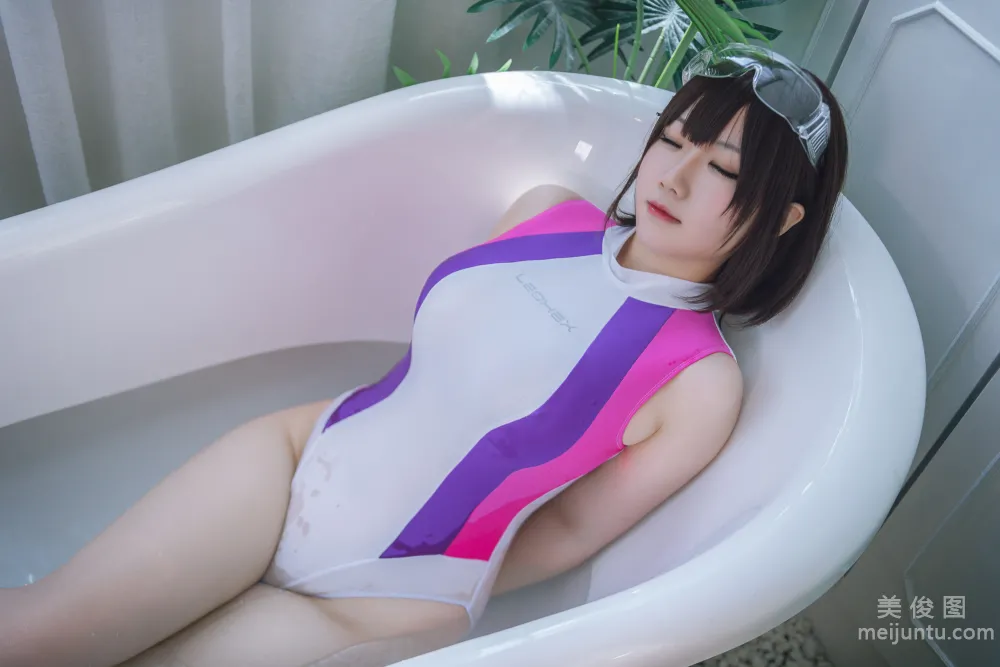 [网红COSER写真] 微肉感萌妹是本末末 - 竞泳水着 套图19