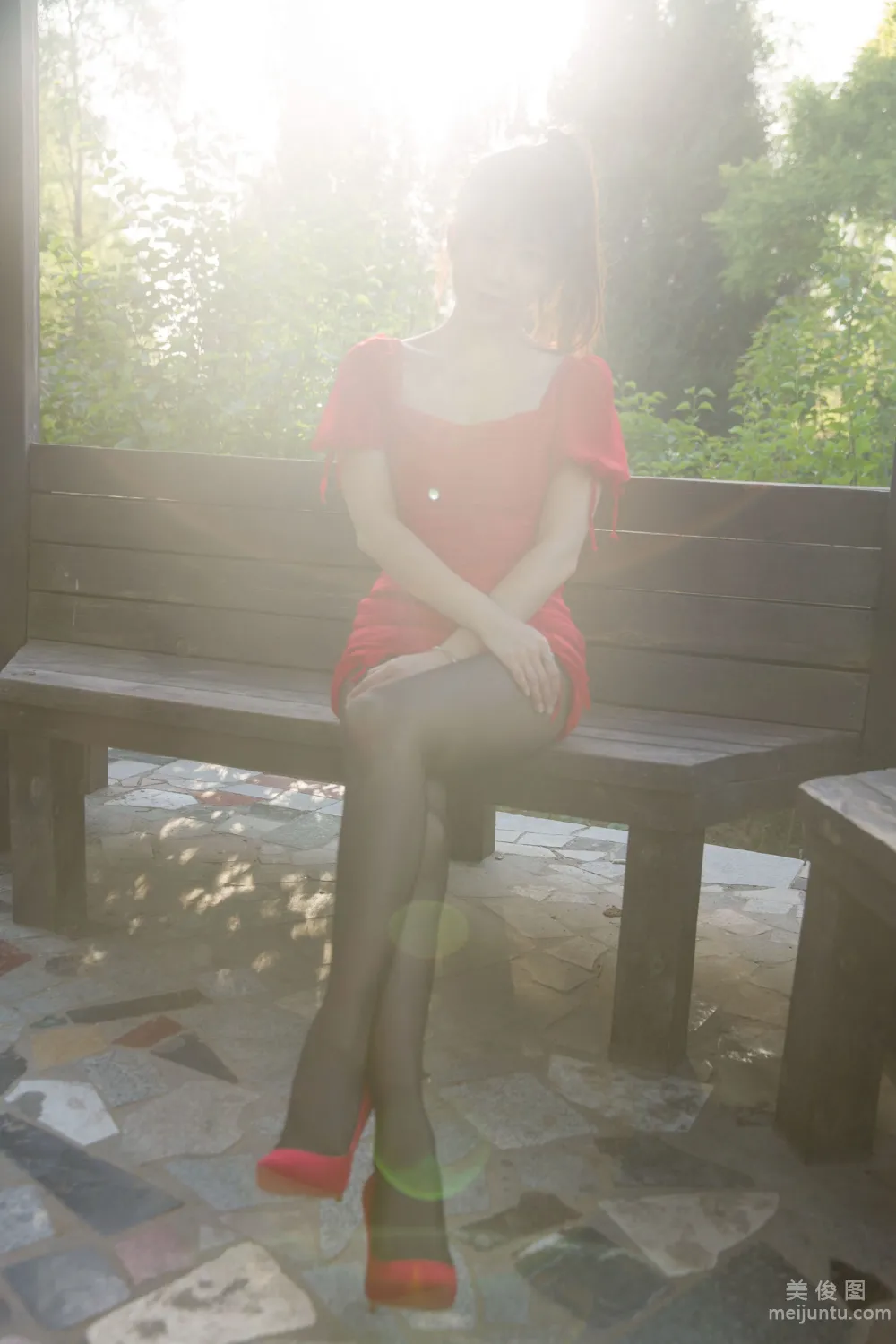 [Internet Celebrity COSER Photo] Douyu Streamer Xiaonv Wulu Na - Outdoor Little Red Dress Set photo 5