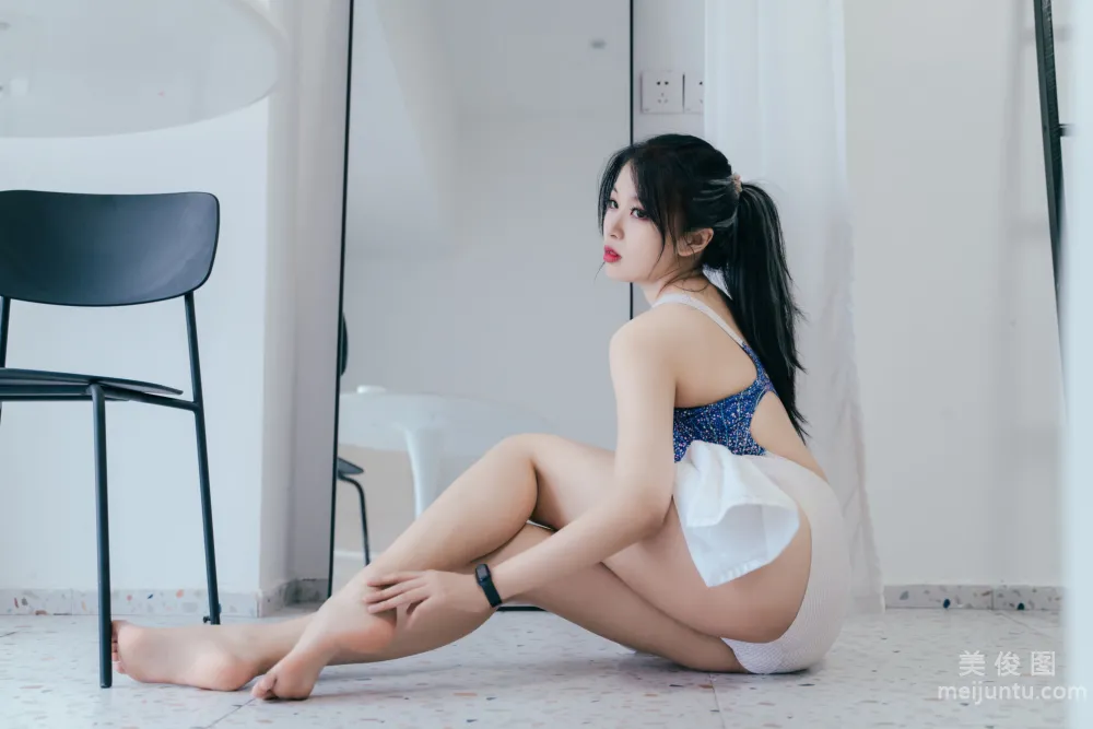 [Web Idol COSER Photos] Xuanxiao Xuejie - Competitive Swimsuit photo 5