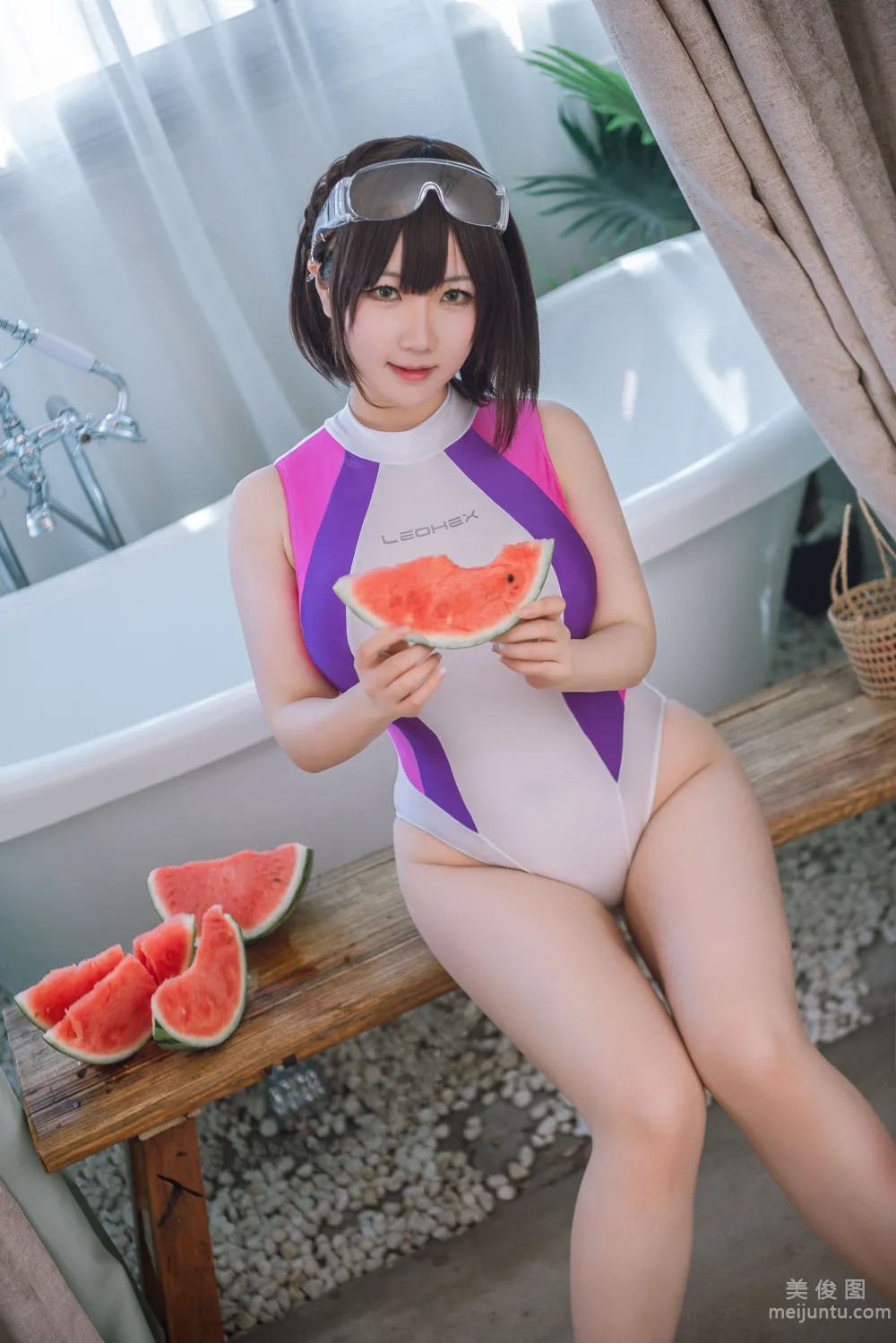 [网红COSER写真] 微肉感萌妹是本末末 - 竞泳水着 套图9