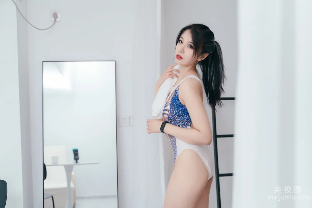 [Web Idol COSER Photos] Xuanxiao Xuejie - Competitive Swimsuit photo 2