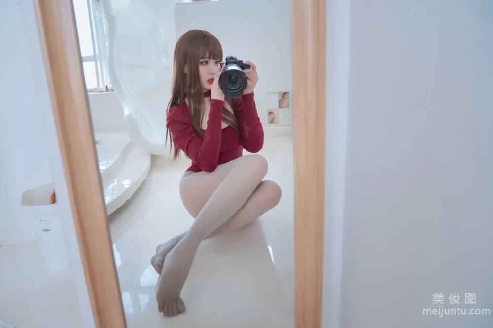 [Web Idol COSER Photos] Xuanxiao Xuejie - Gray Five-Toe Socks photo 64