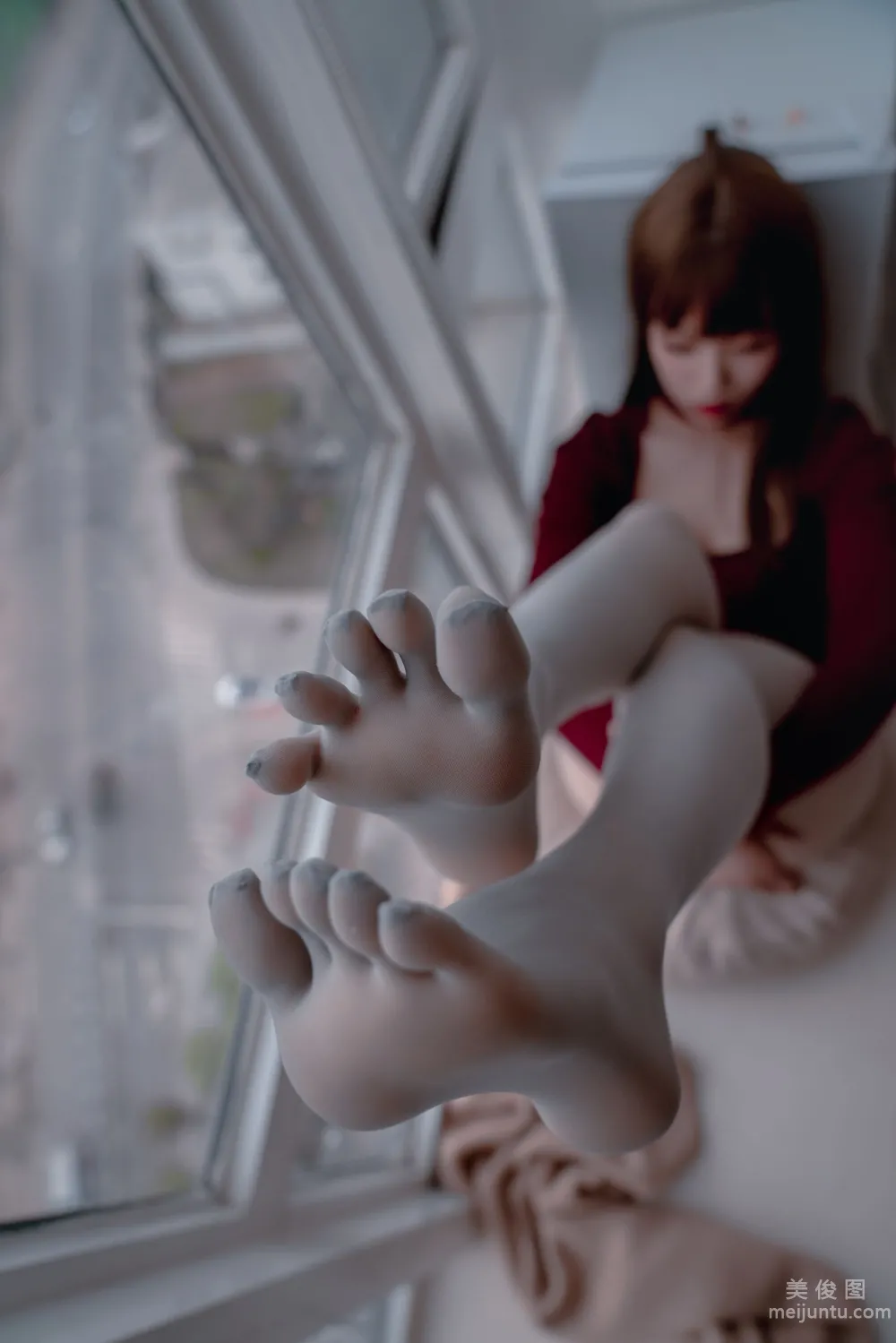 [Web Idol COSER Photos] Xuanxiao Xuejie - Gray Five-Toe Socks photo 58
