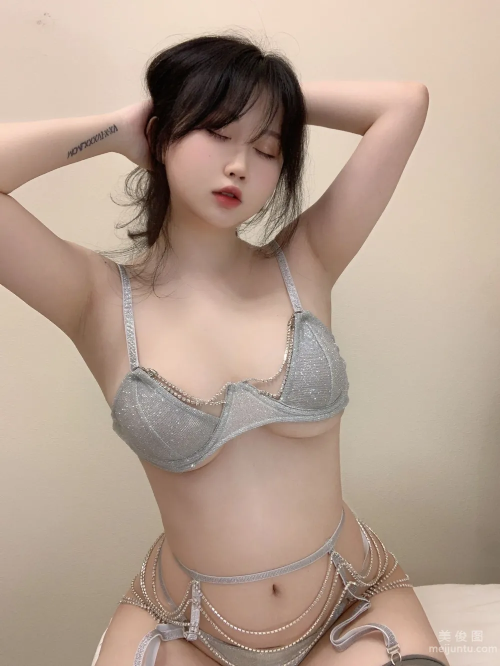 Shiyi Jiangya: Web Idols photo 12