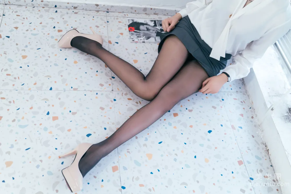[Web Idol COSER Photos] Xuanxiao Xuejie - OL Private Stockings Seduction photo 11