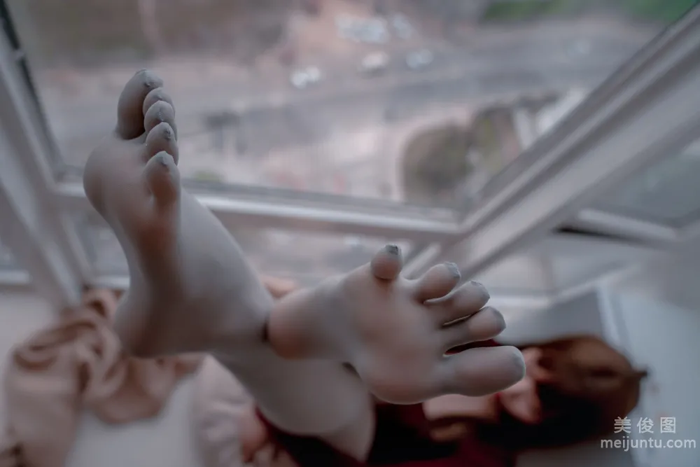 [Web Idol COSER Photos] Xuanxiao Xuejie - Gray Five-Toe Socks photo 57