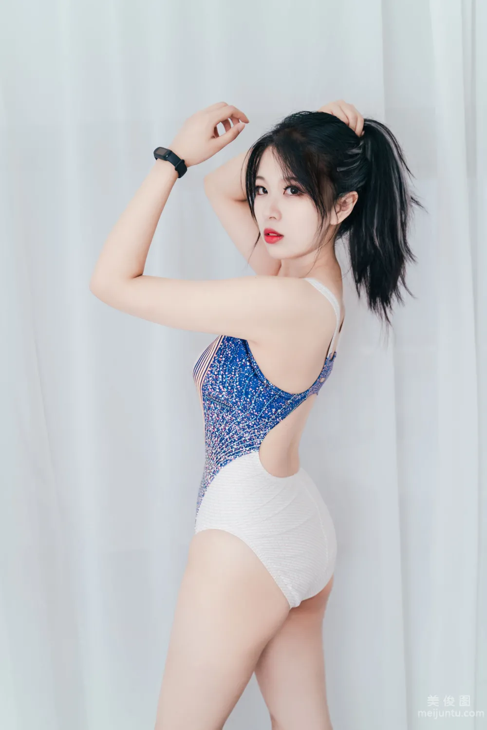 [Web Idol COSER Photos] Xuanxiao Xuejie - Competitive Swimsuit photo 1