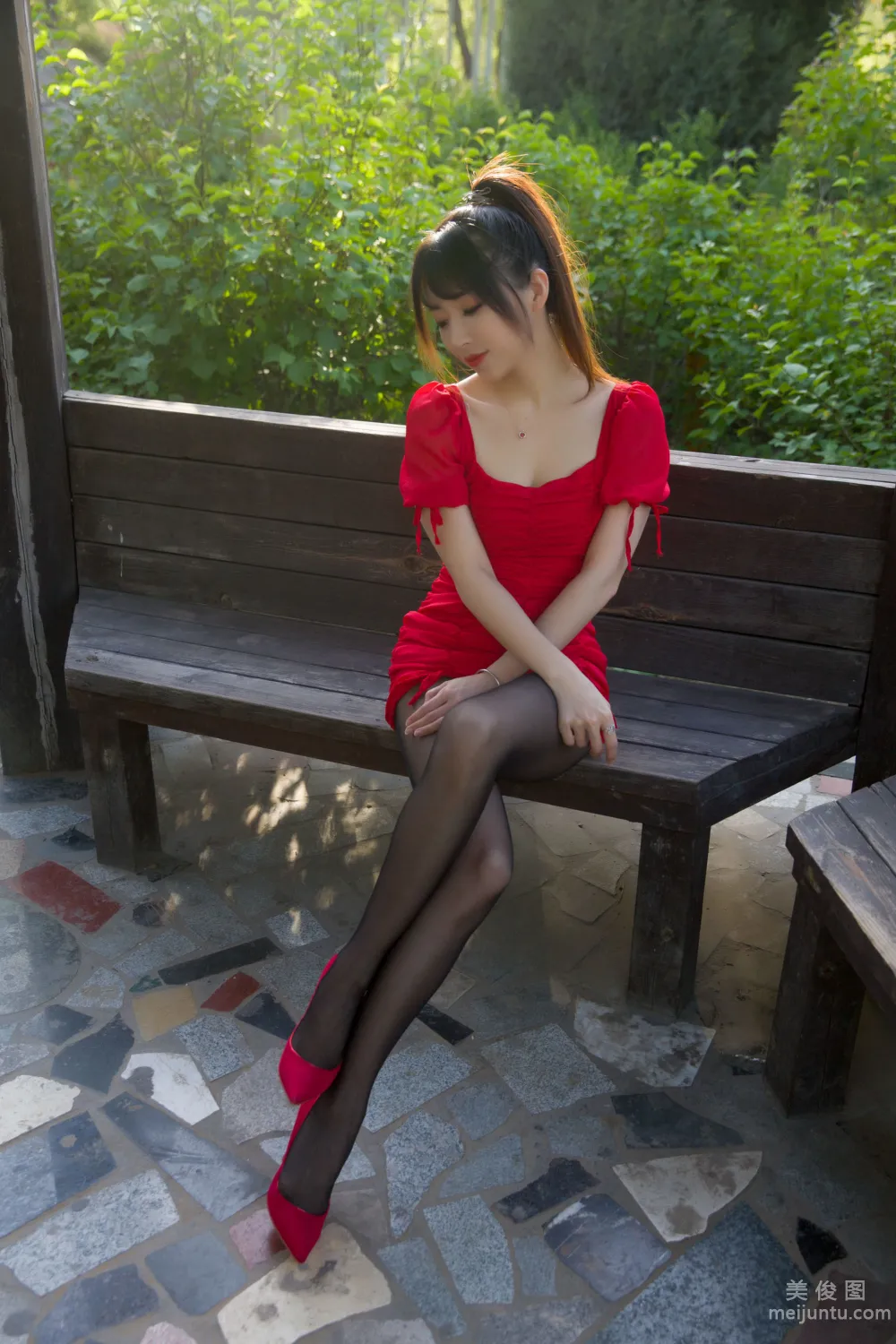 [Internet Celebrity COSER Photo] Douyu Streamer Xiaonv Wulu Na - Outdoor Little Red Dress Set photo 4