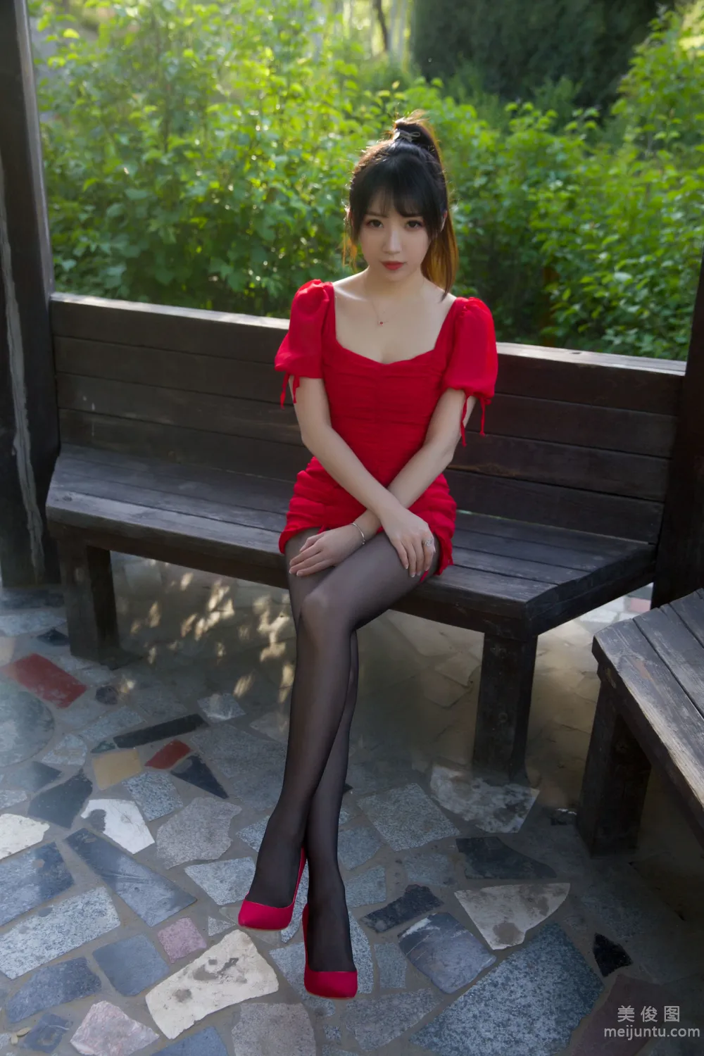 [Internet Celebrity COSER Photo] Douyu Streamer Xiaonv Wulu Na - Outdoor Little Red Dress Set photo 6