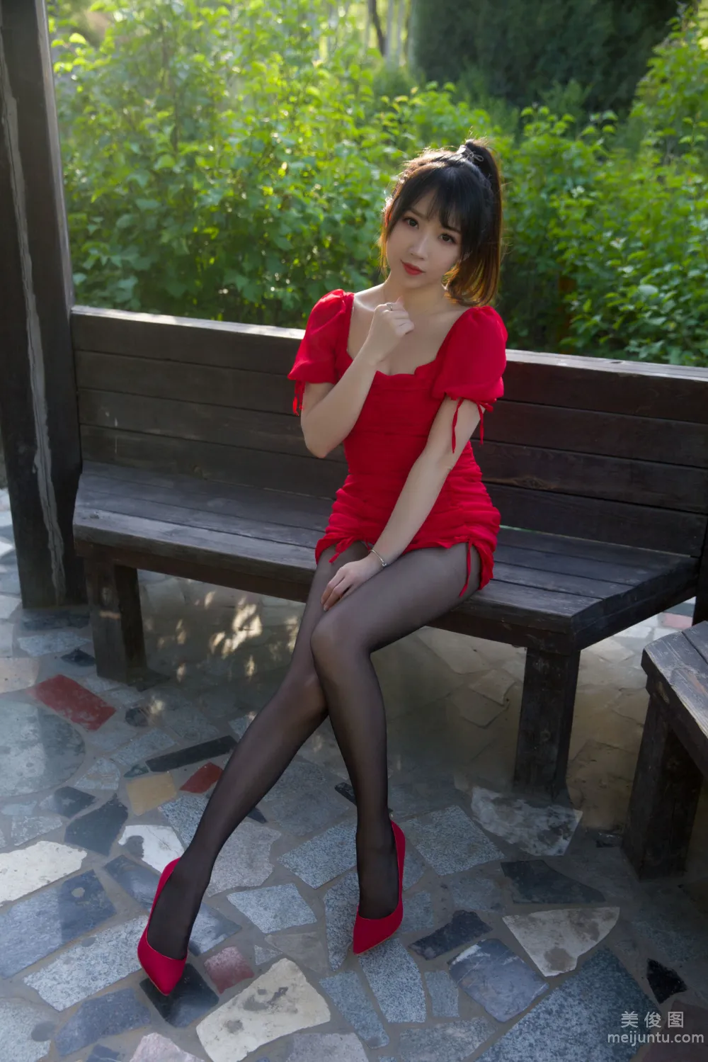 [Internet Celebrity COSER Photo] Douyu Streamer Xiaonv Wulu Na - Outdoor Little Red Dress Set photo 3