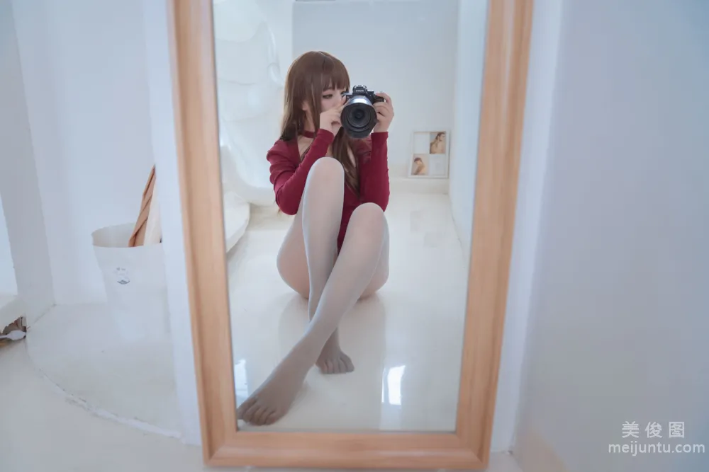 [Web Idol COSER Photos] Xuanxiao Xuejie - Gray Five-Toe Socks photo 65