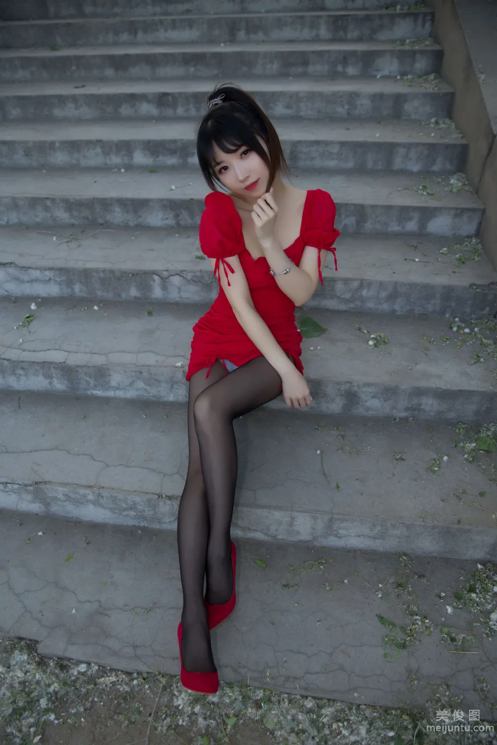 [Internet Celebrity COSER Photo] Douyu Streamer Xiaonv Wulu Na - Outdoor Little Red Dress Set photo 57