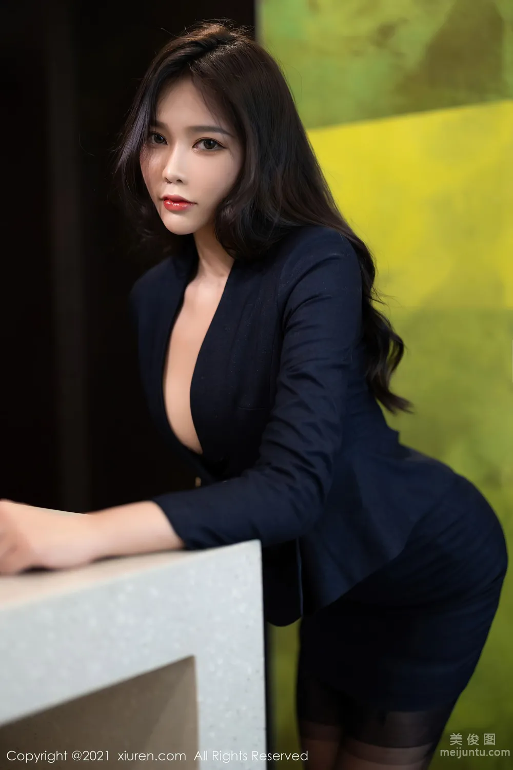 [秀人XiuRen] No.3703 娜比 - 典雅多姿的直爽職業裝 9