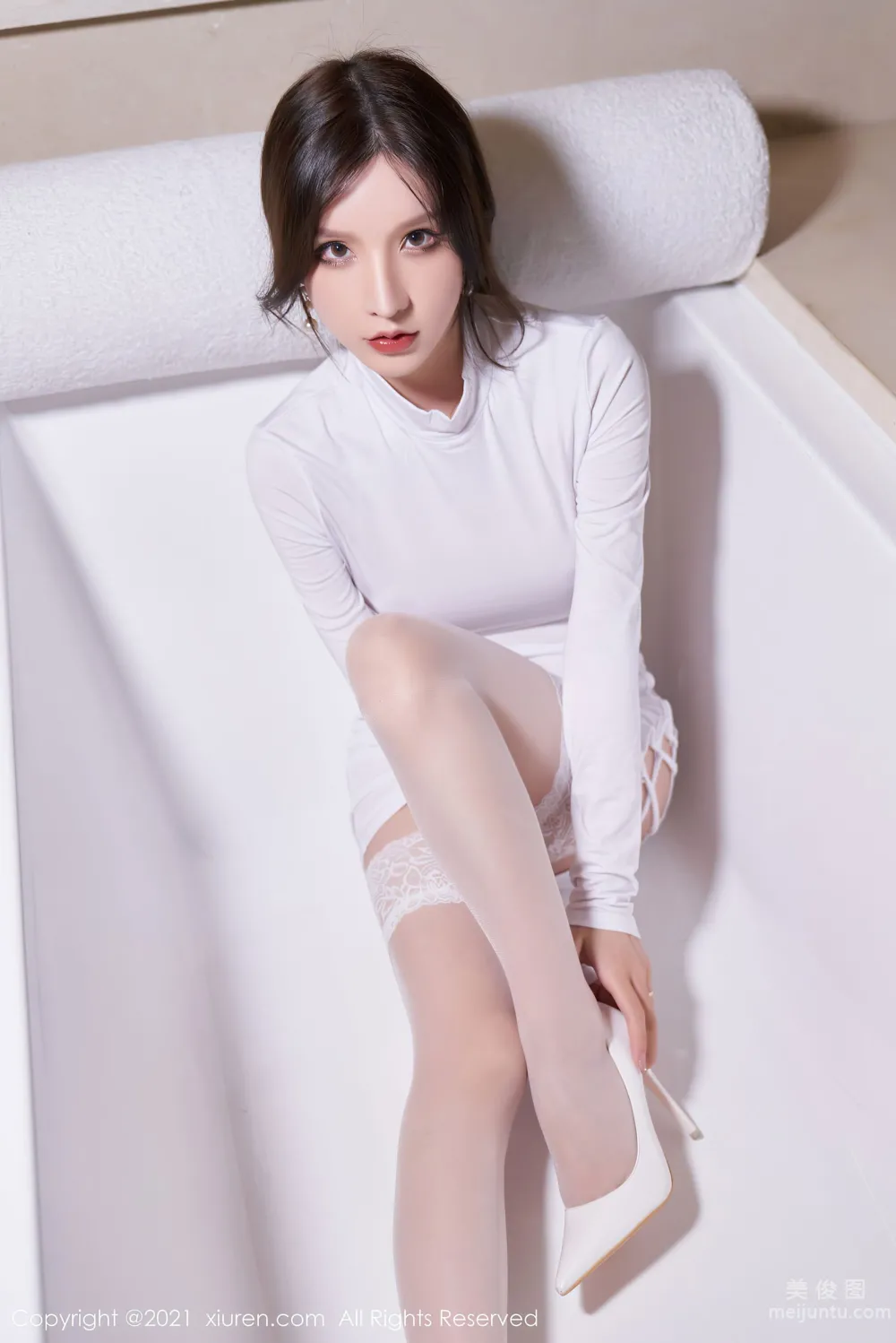 [XiuRen] No.3680 Zhou Yuxi Sandy - Pure and Moving Clothing and Lace Stockings photo 35