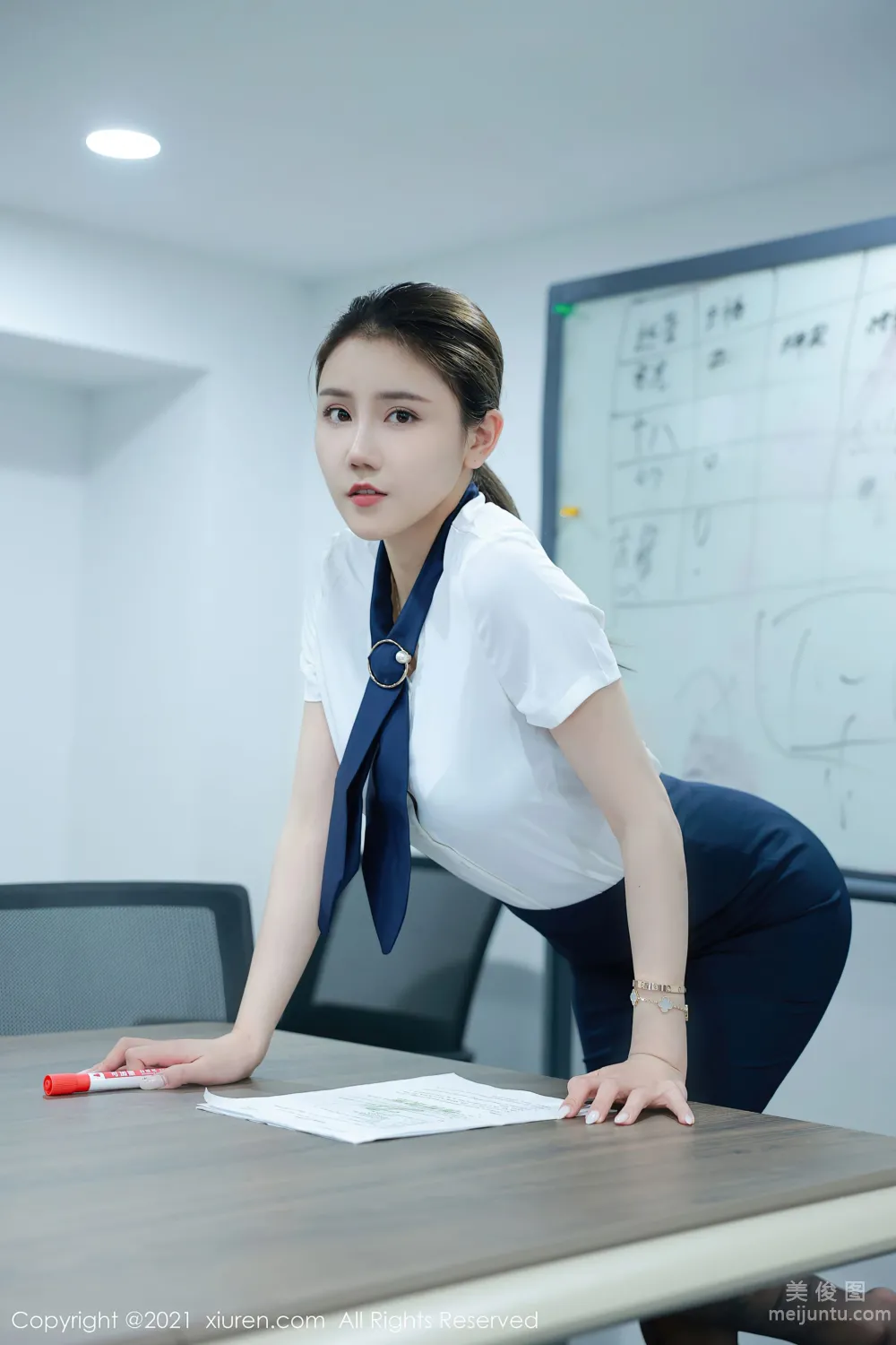 [秀人XiuRen] No.3682 夏西CiCi - 秘書OL劇情劇情系列 5