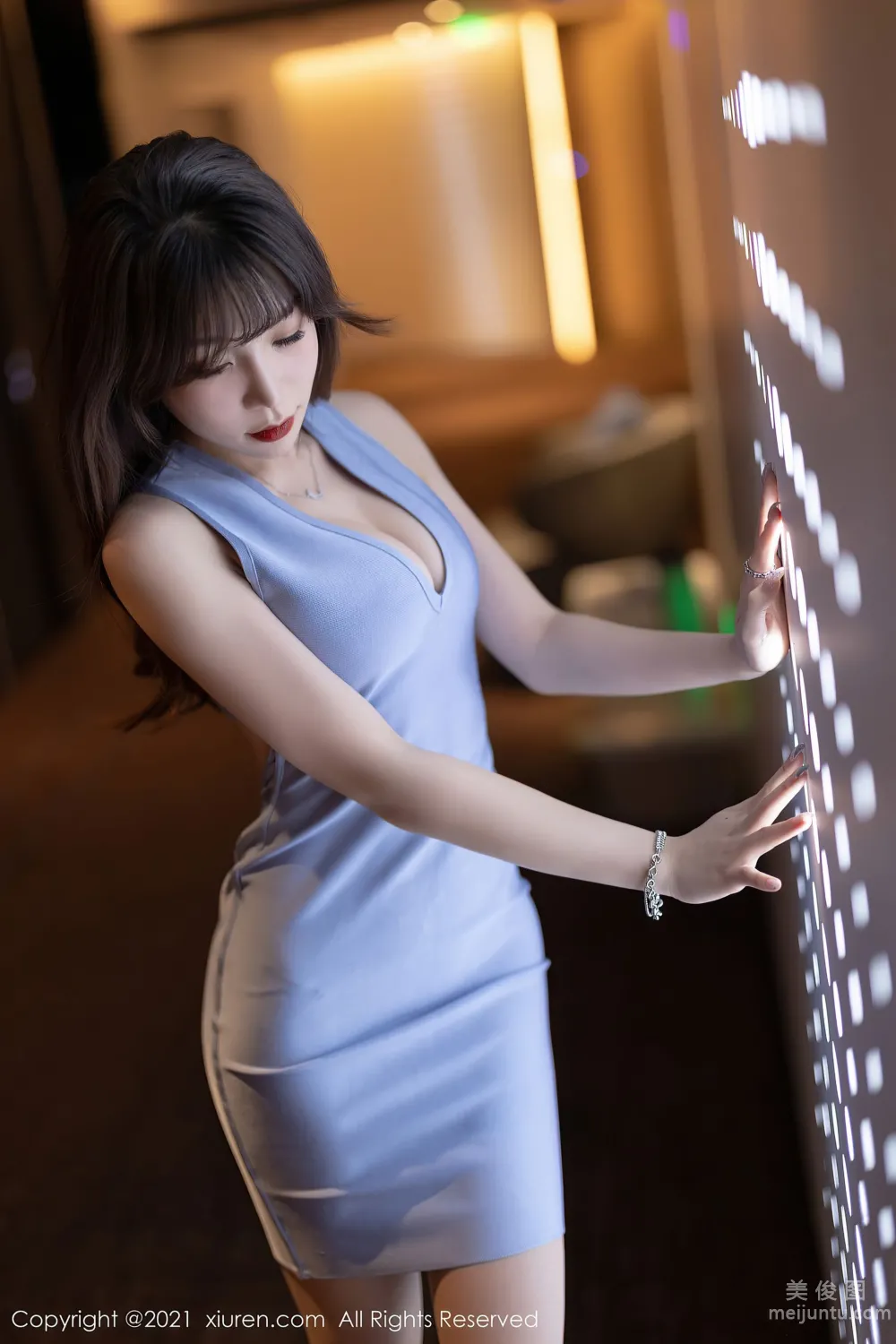 [秀人XiuRen] No.3714 芝芝Booty - 淺藍色的短裙 5