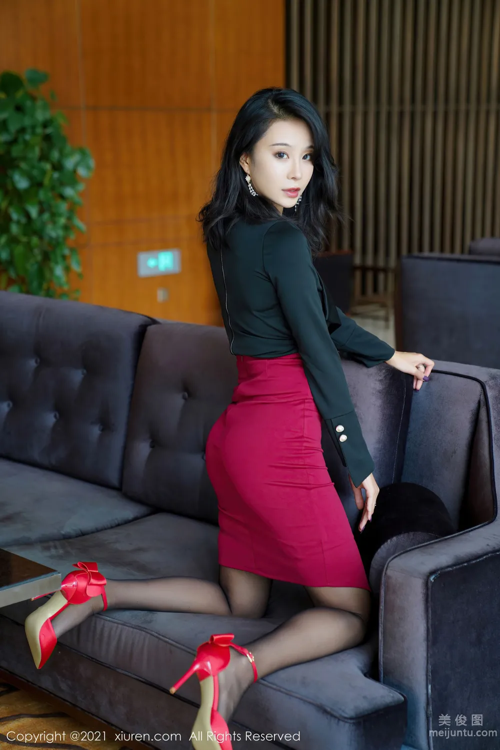 [XiuRen] No.3689 Lan Xia Akasha - Charming and Versatile Classic Workplace OL photo 5