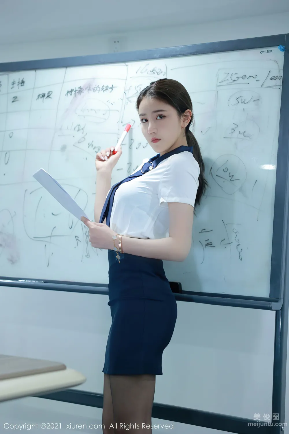 [秀人XiuRen] No.3682 夏西CiCi - 秘書OL劇情劇情系列 4