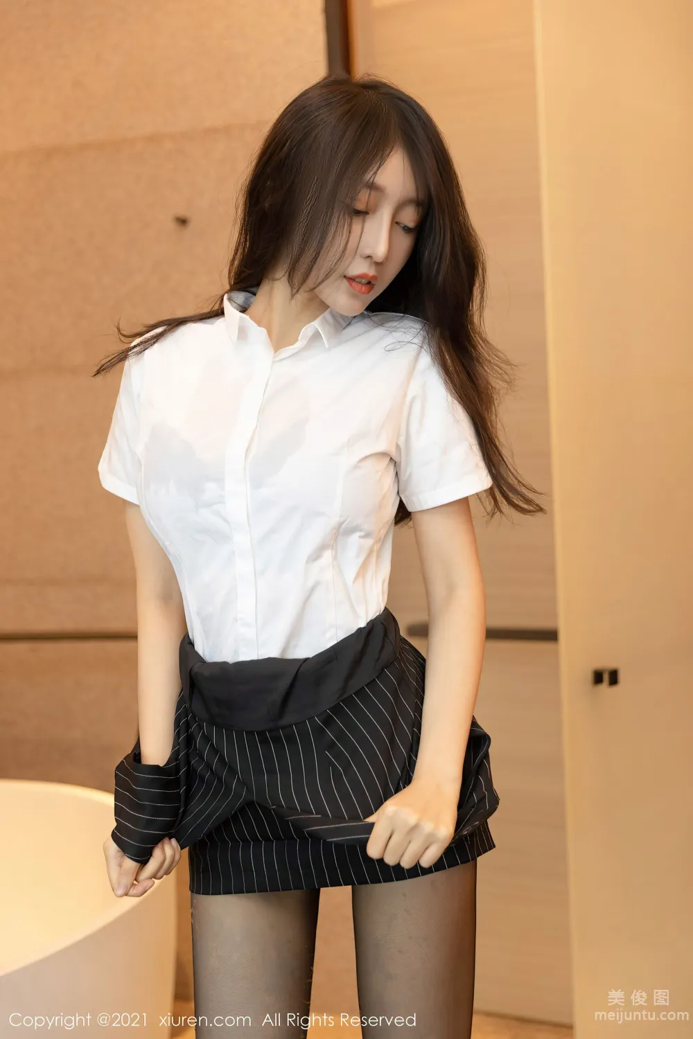 [XiuRen] No.3679 Yue Eryue - Hotel Repairman Story Theme Series photo 33