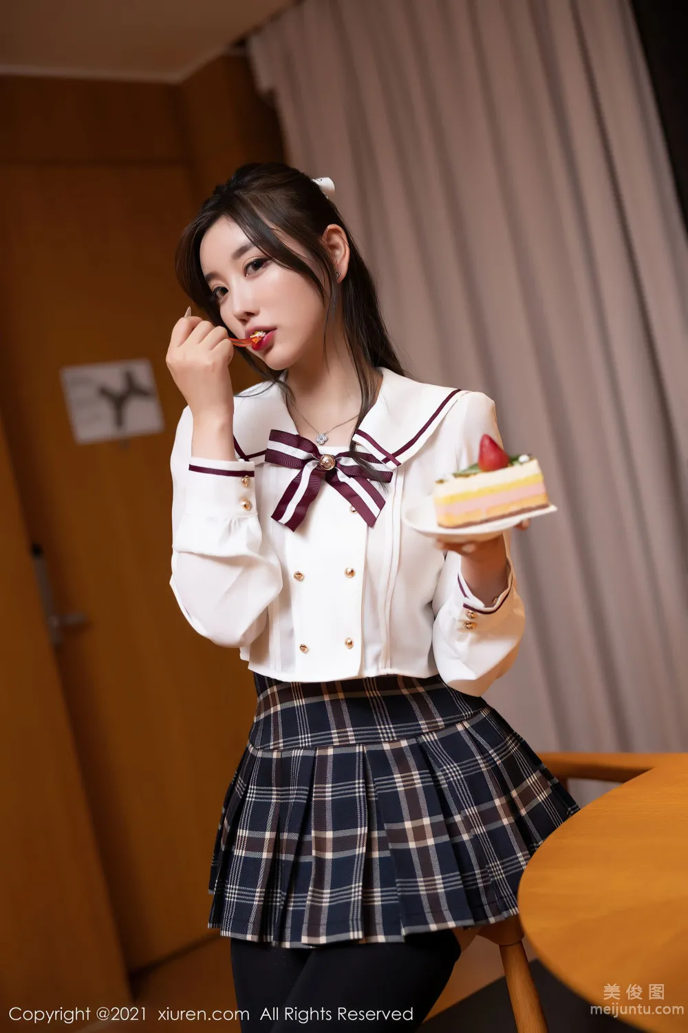 [秀人XiuRen] No.3723 杨晨晨Yome - 格子裙的学苑风制服9