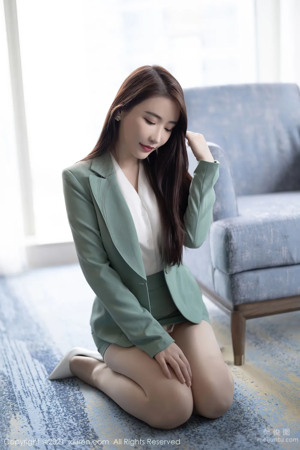 [秀人XiuRen] No.3728 Cherry绯月櫻 - 淺綠色的直爽職業裝 23