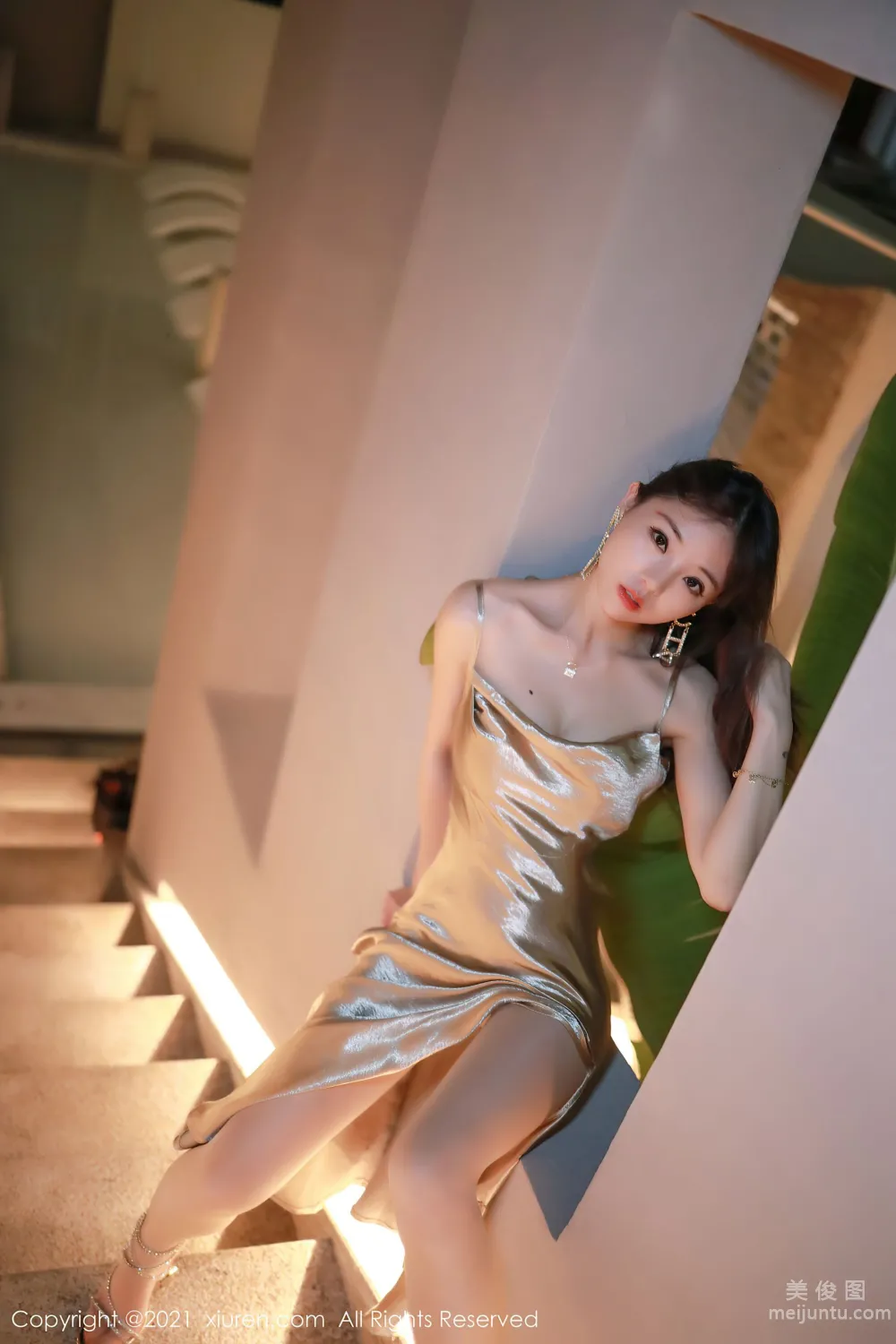 [秀人XiuRen] No.3734 佘贝拉bella - 闪亮金碧的吊裙系列21
