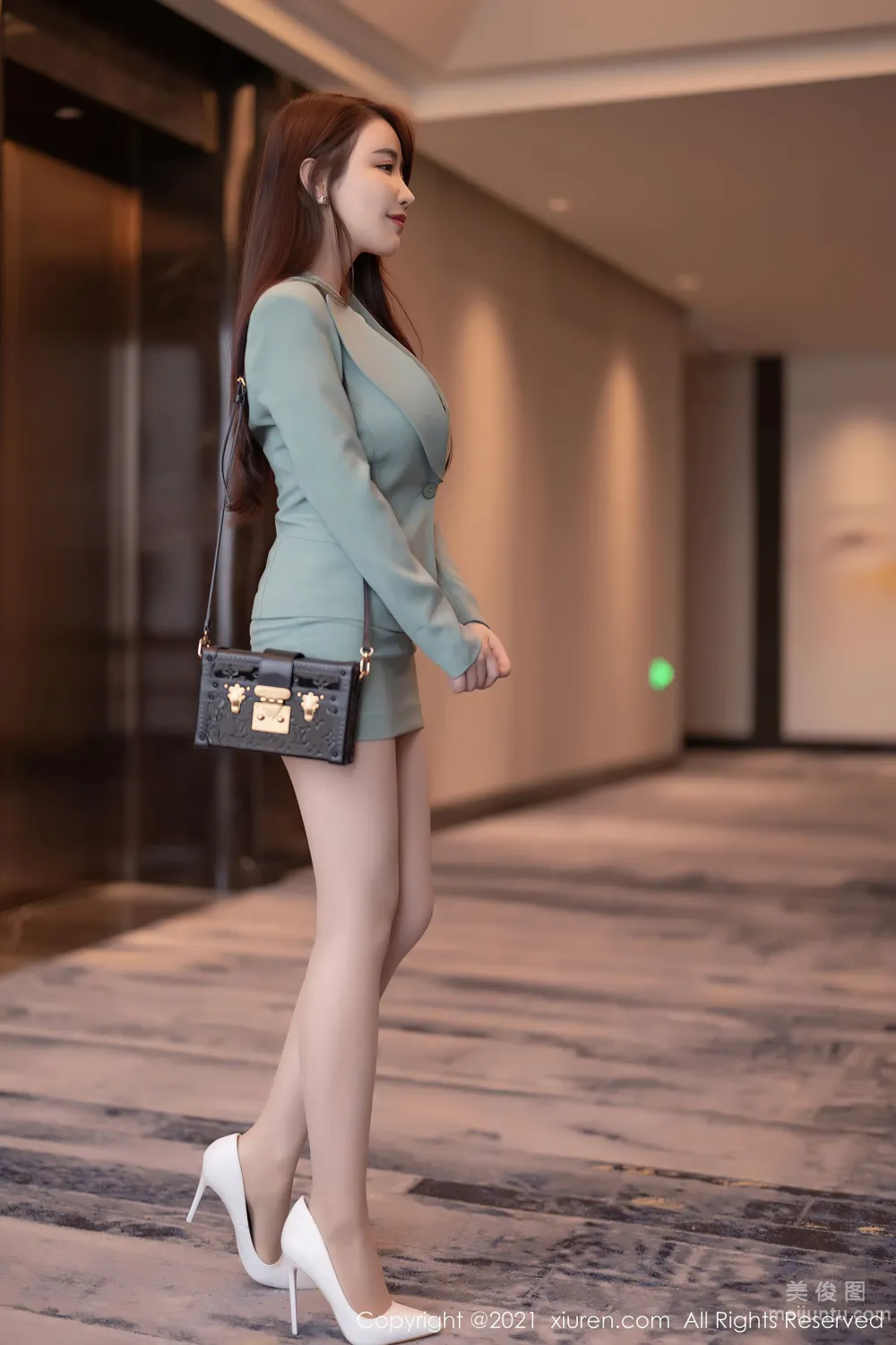 [秀人XiuRen] No.3728 Cherry绯月櫻 - 淺綠色的直爽職業裝 3