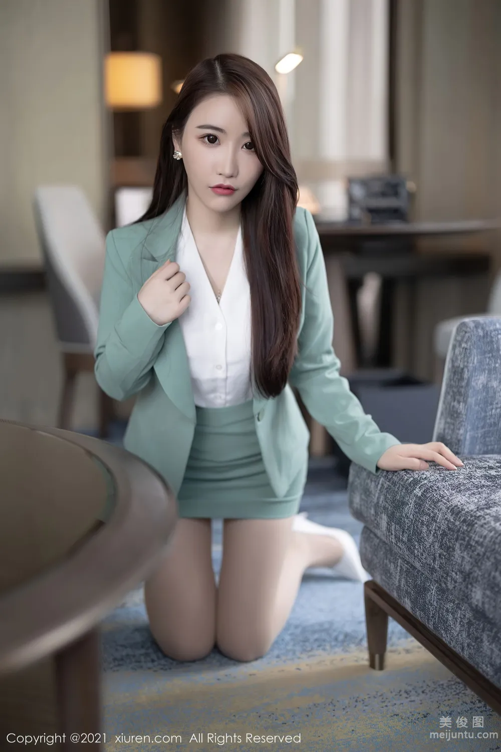 [秀人XiuRen] No.3728 Cherry绯月櫻 - 淺綠色的直爽職業裝 20