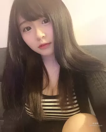 神似「長澤茉裡奈」！童顔萌妹《硯秋》緊繃上圍小露深溝！