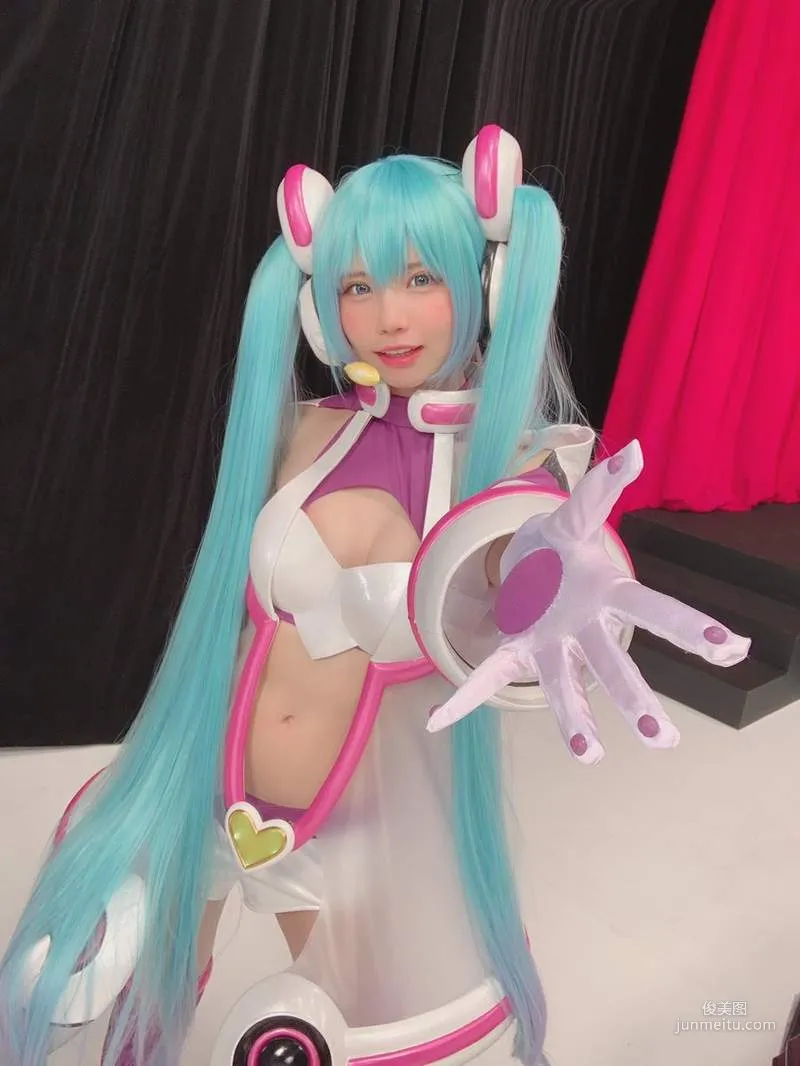 「矢吹健太朗」繪制的初音形象圖《えなこ》Cosplay 重現啦～令人在意的愛心屁屁是如何呢？ - 圖片4