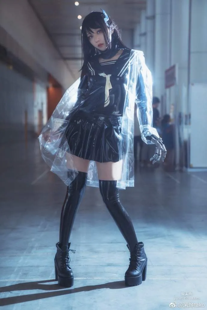 駕馭乳膠衣的超正《Coser 菌烨TAKO》17歲就如此性感炸裂讓人覺得美好 ? - 圖片20