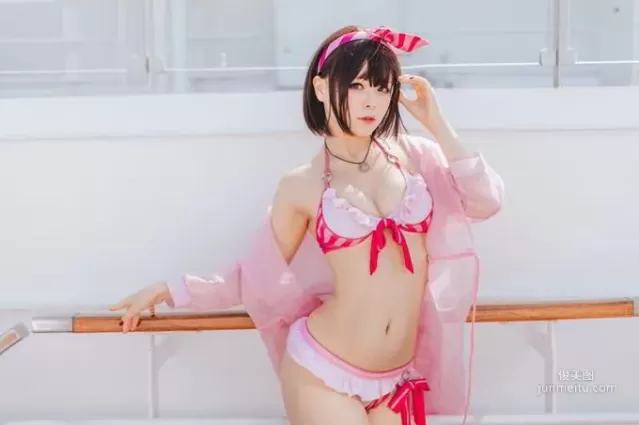 豪放萌妹《百合歐皇子》，美胸長腿翹臀通通露！