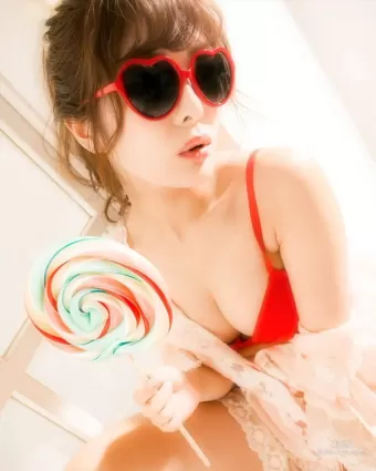 日本人妻《MEGMY》，展現緻命「胸器」讓人視線聚焦在身前！