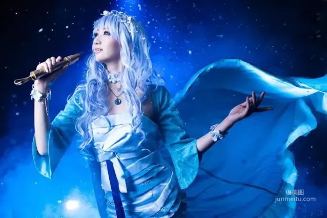 柔情系女王《ハルサキ》性感身材加溫柔微笑根本是鞭子與糖！