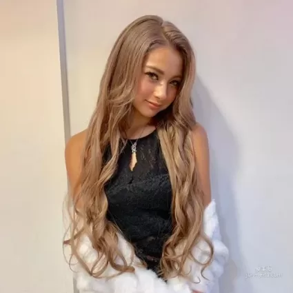 火辣黑肉混血女模《木村有希》，小麥肌膚展現的性感誘惑才是王道！