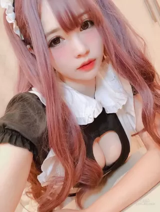 日本電眼女模《かりん様》，白嫩雪肌加上絕美身段讓人想調教一番！