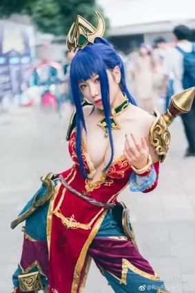 魔鬼身材《天夫人》火辣到讓人鼻血直流，Ｑ彈歐派和超長美腿好想摸一把！