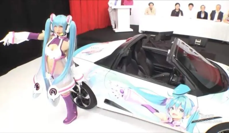 「矢吹健太朗」繪制的初音形象圖《えなこ》Cosplay 重現啦～令人在意的愛心屁屁是如何呢？ - 圖片6