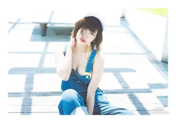 清爽的短發美少女「水湊みお」 陽光的模樣被譽為水精靈