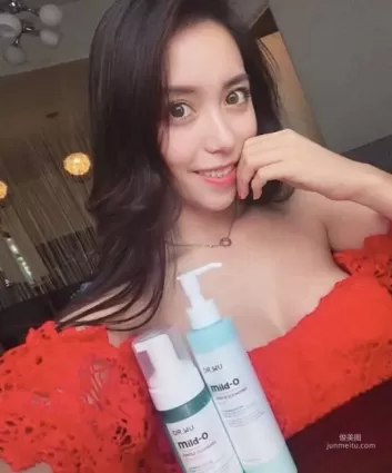 小隻馬Livy的胸臀神力，讓人不自覺想跟着妹子運動