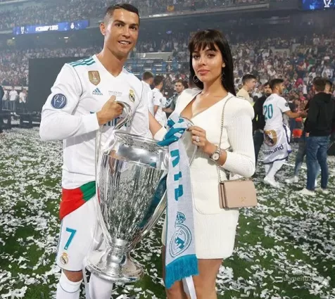「2018世界杯」盤點型男球星的美豔性感女伴