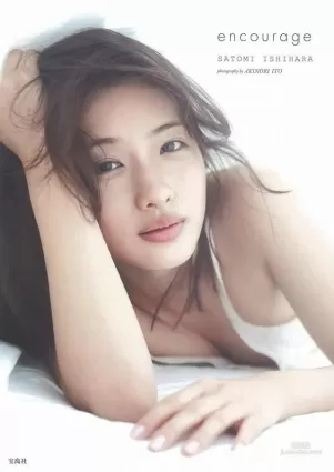 石原裡美出道15年紀念寫真集 滿載30歲的女神魅力