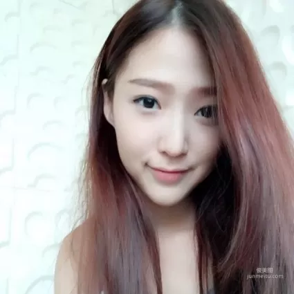 熱愛拳擊的清新萌妹「qubsasi」，邪惡深溝讓人想成為沙包！