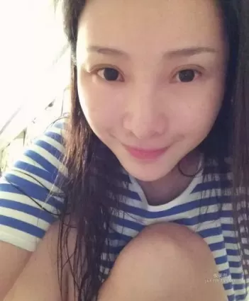 柳岩清晨素顔照，宅男女神難以直視