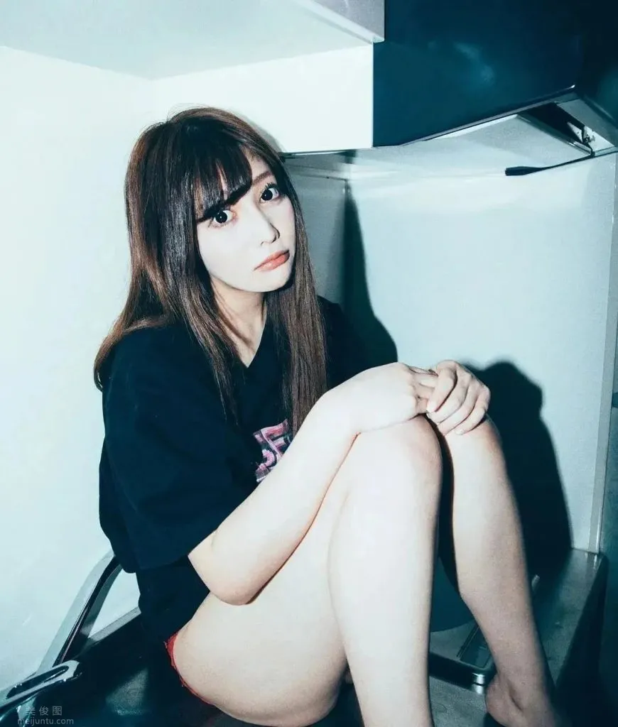益坂美亞個性寫真照片