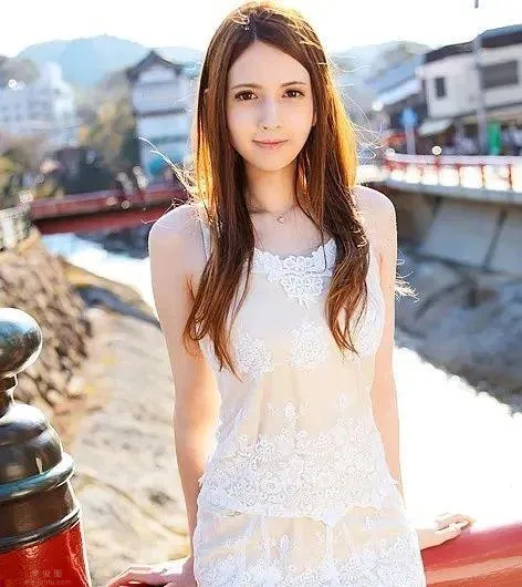 「泷澤蘿拉」國寶級美女，順風順水得天獨厚，可惜爆火之後隻知道撈金，圖片，第一張
