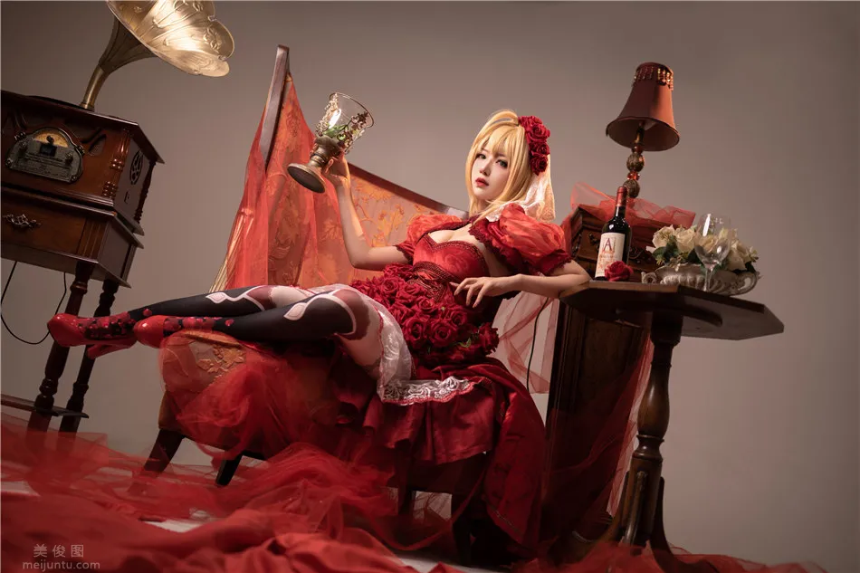 Shika小鹿鹿 尼祿深V禮服，圖片，第八張
