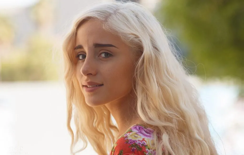2020年歐美十大美若天仙系超高顔值女悠-Naomi Woods（娜奧米 伍茲）